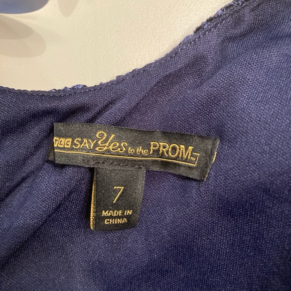 MACY’s sequined halter top NWT - Picture 6 of 8